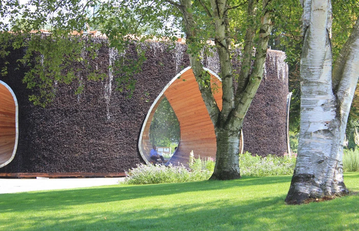 An adjacent "Garden of Silence" allows for meditation (image by Lutzow 7)
