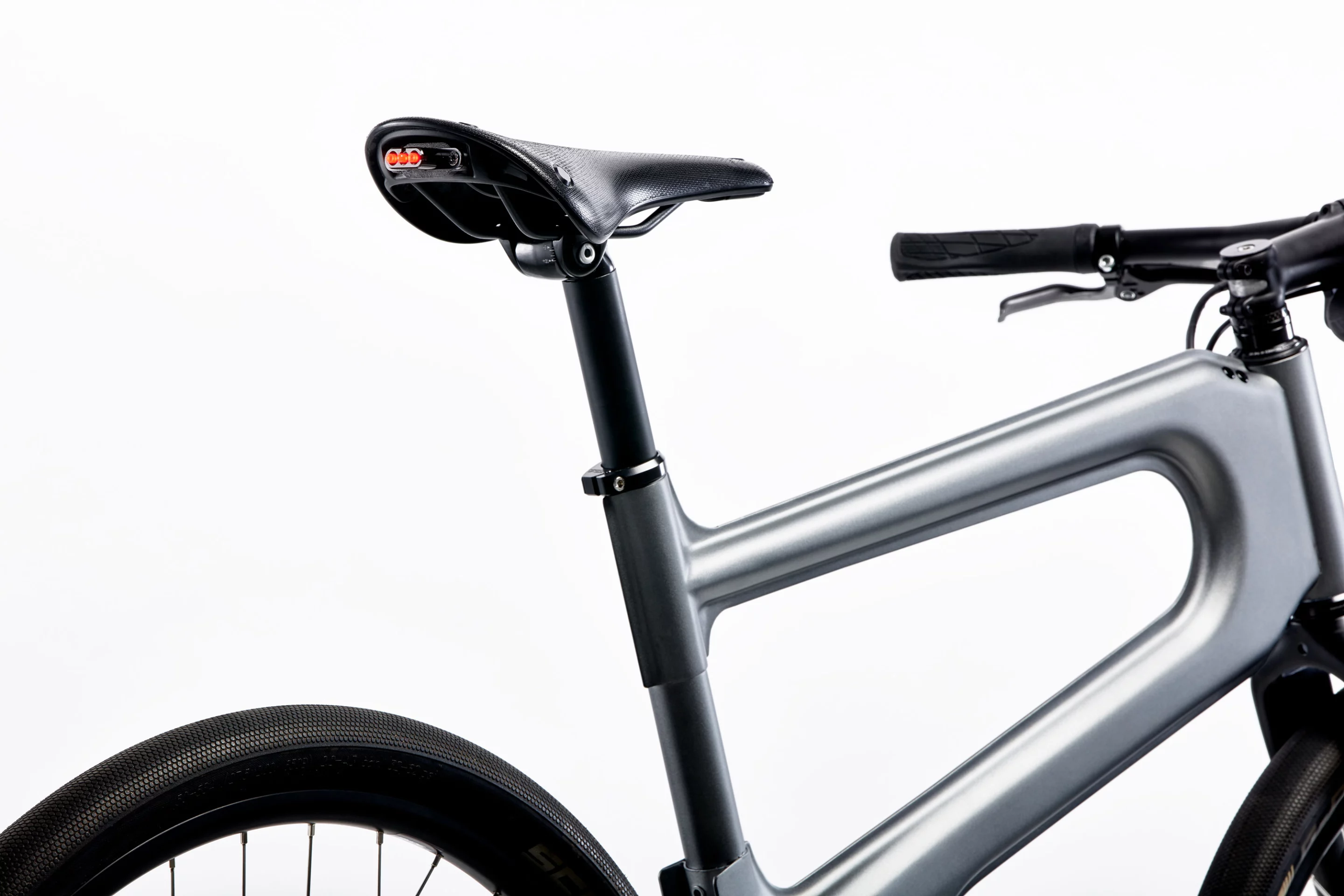 The Delta S comes with a Brooks Cambium saddle and Ergon GA3 grips