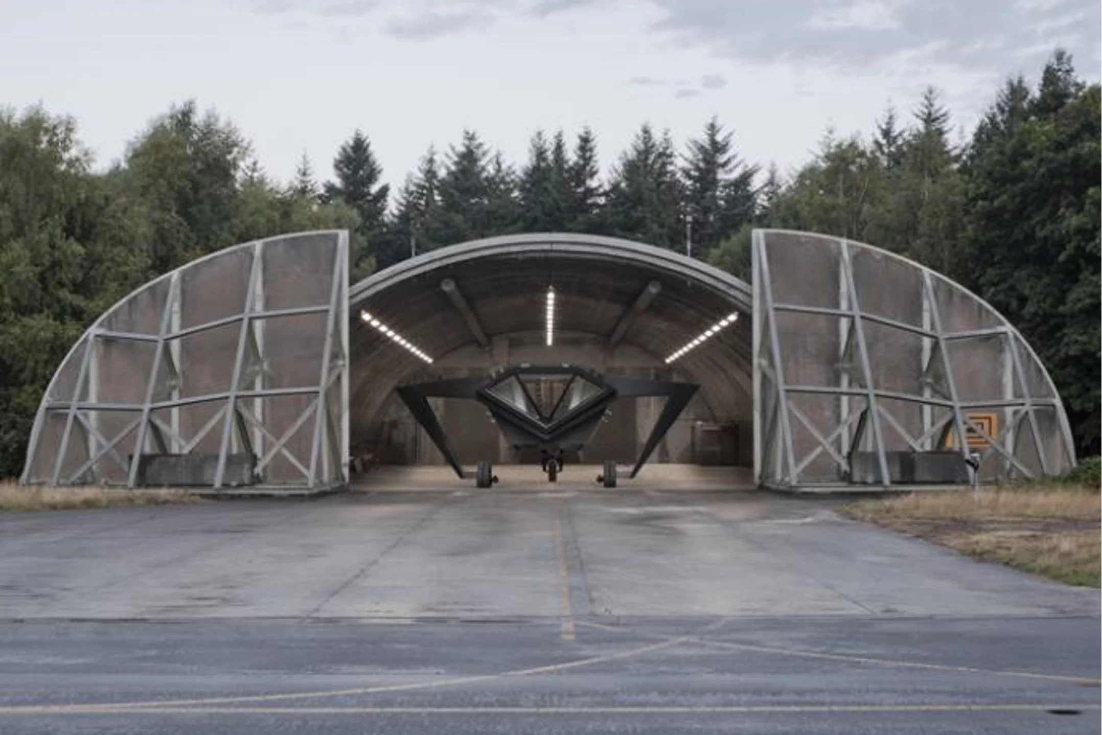 Secret Operation 610 is housed in a reused hangar (Image: Rietveld Landscape, Studio Frank Havermans, Michiel de Cleene)