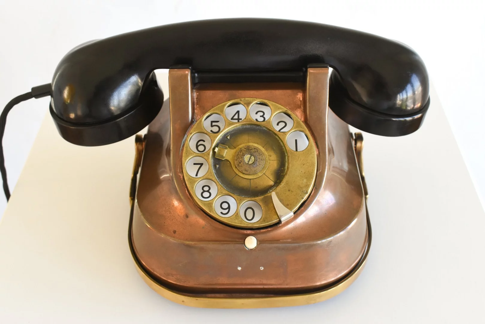 The Regent model is originally a 1950s phone of Belgian descent