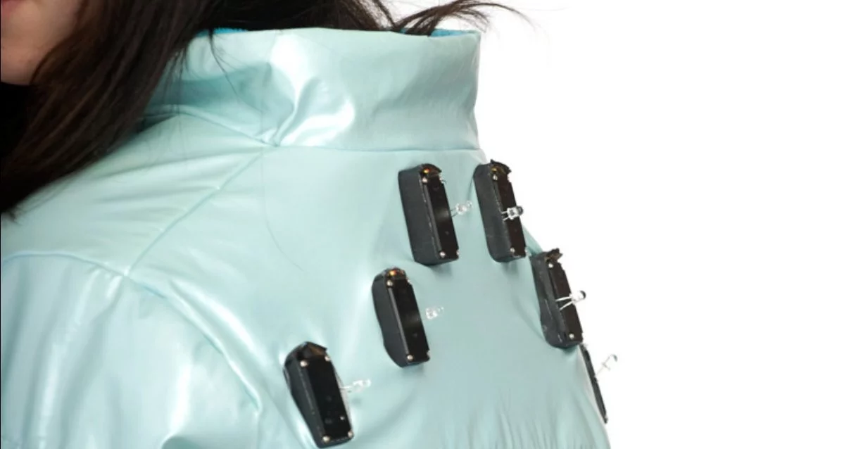 The prototype has signaling and response modules in the wristbands and three set of massage motors connected to a three switch system