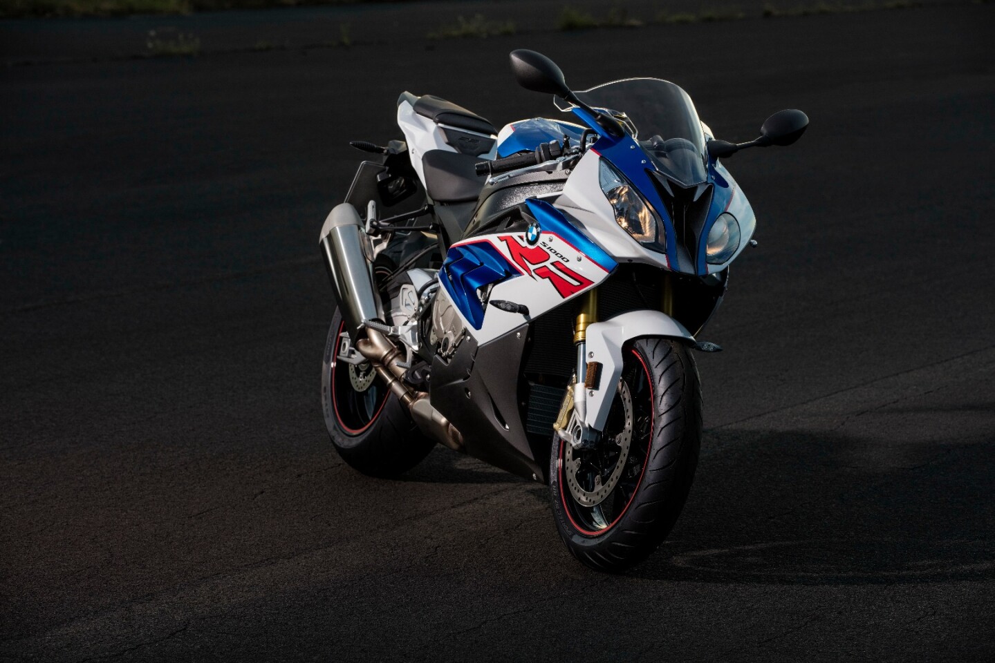 The 2017 S 1000 RR in BMW Motorsport (Lupine Blue metallic/Lightwhite non-metallic/Racing Red non-metallic) color