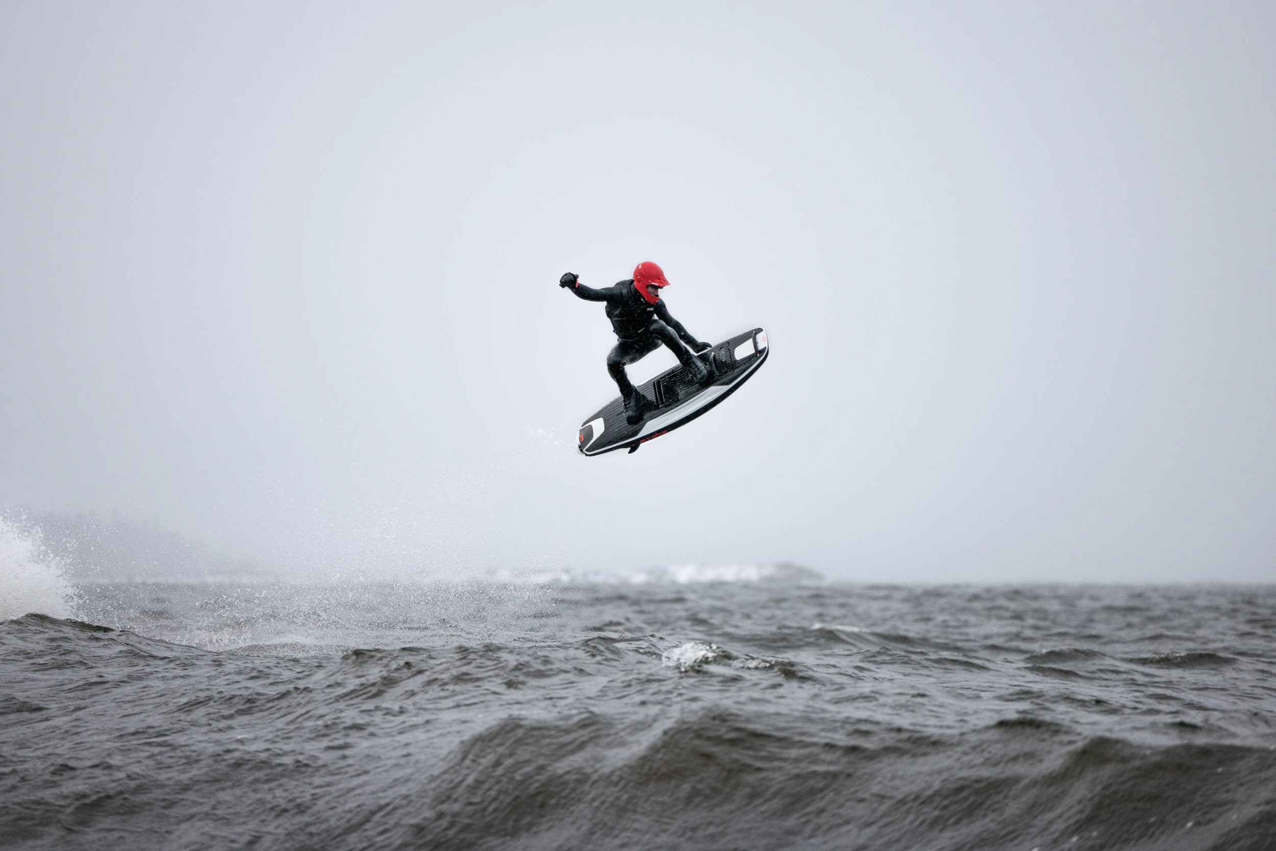 The durable design of the Rävik S 22 makes it good for electric surfing in all weathers