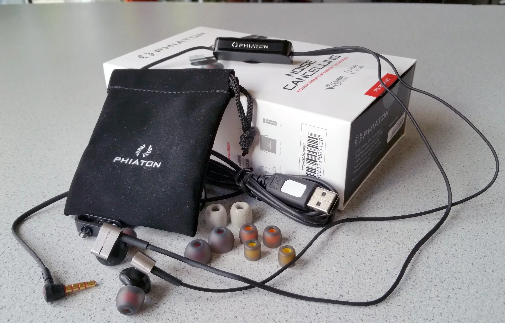 The Phiaton PS 202 NC comes with just about everything you need, which can all fit in the included bag