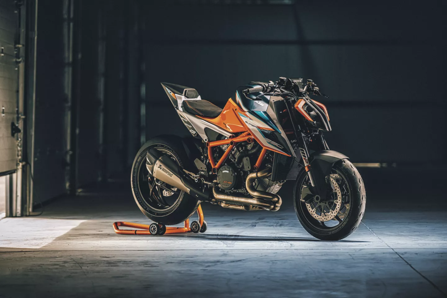 A stiffer, more agile, lighter version of the barnstorming KTM 1290 Super Duke R. Now with 100 percent more R