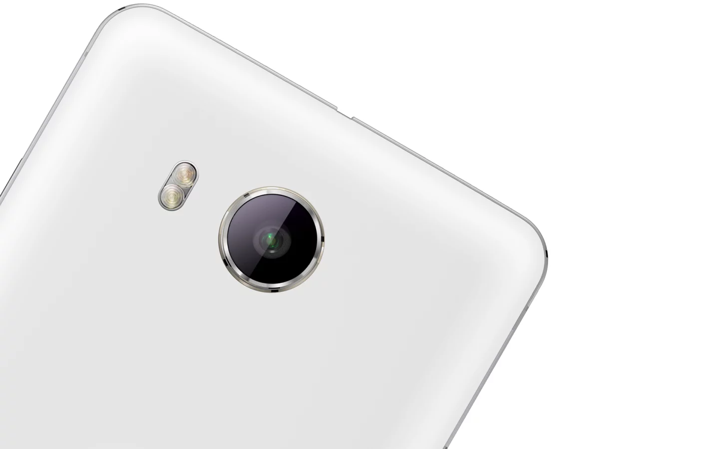 The Xshot has a dual-color LED flash for improved color balance