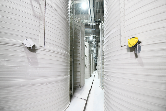 Like other flow battery systems, the Dalian Flow Battery Energy Storage Peak-shaving Power Station stores its energy in huge tanks