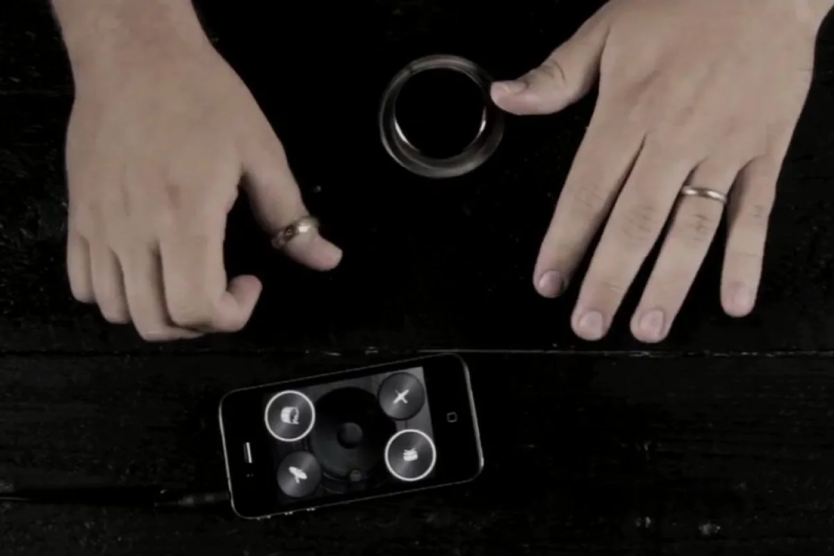 The TableDrum app for iPhone, iPad and iPod touch transforms rhythmic tapping on just about any surface into real-time virtual drum sounds