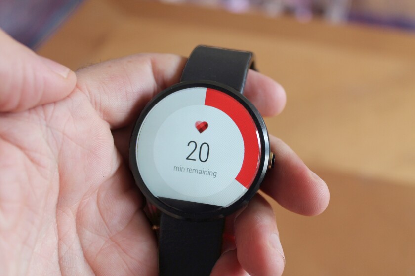 Always-on heart rate tracking monitors your activity level (Photo credit: Eric Mack/Gizmag.com)
