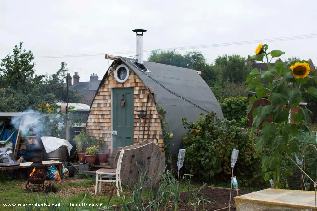 Shed of Dreams uses an unconventional roof construction, made by curving two members and then locking together to form a Gothic arch shape