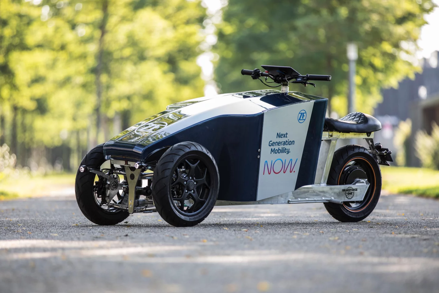 If equipped with seats in the front, the Lastkraftflitzer can reportedly also be used to transport children