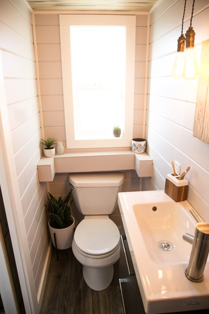 The Kentucky Donut Shop's toilet is a standard flushing model