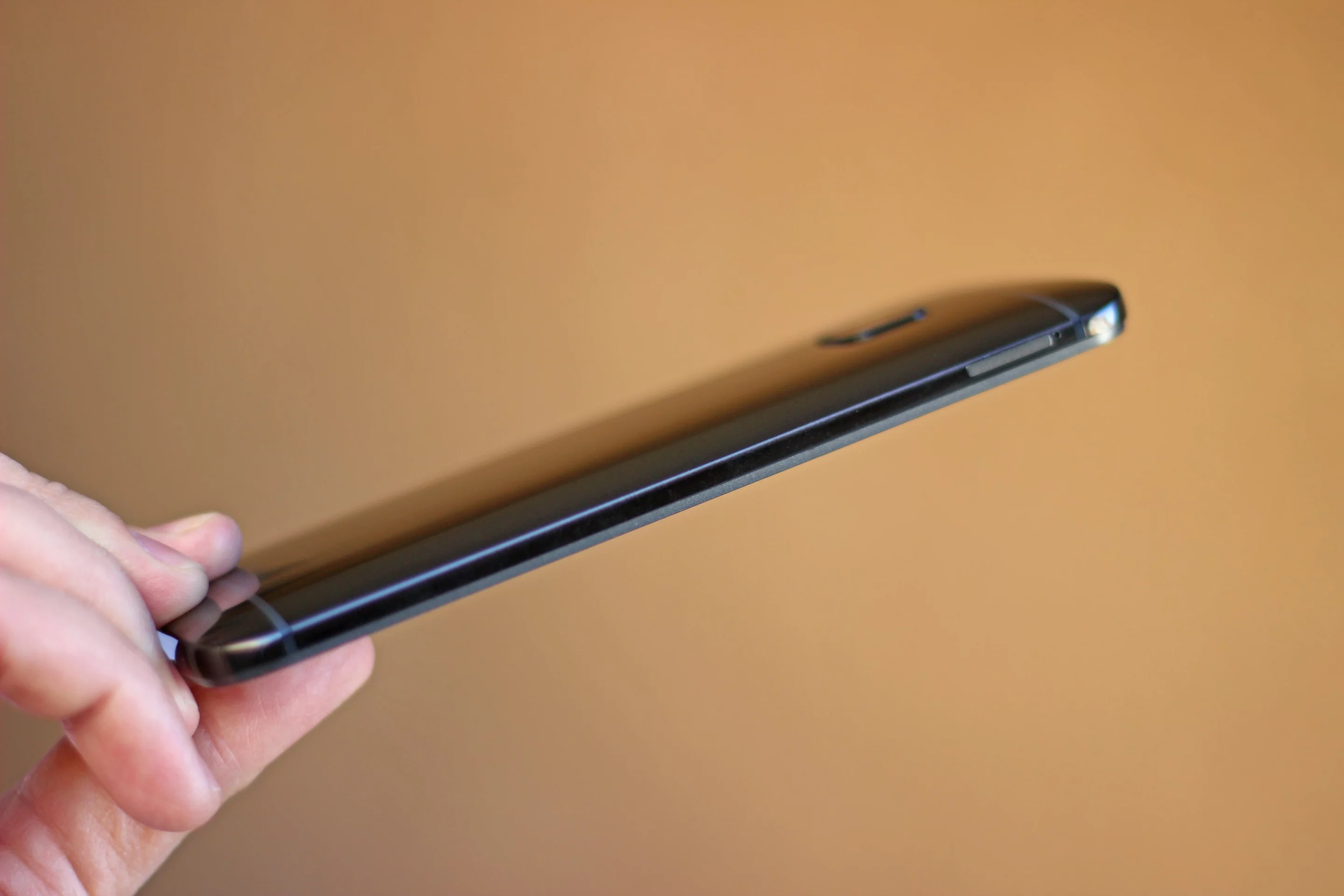 The M9's edges feel thinner, though the device's overall thickness (including its back) is actually a little beefier than last year's version (Photo: Will Shanklin/Gizmag.com)