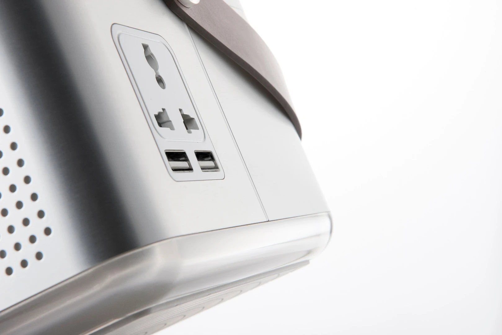 A Mr. Everything+ model includes a universal AC outlet