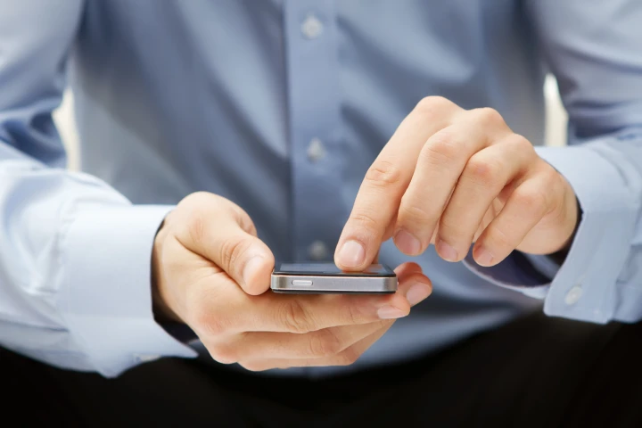 Thanks to zinc oxide nanorods, phones may someday be able to recharge using the sounds around them (Photo: Shutterstock)