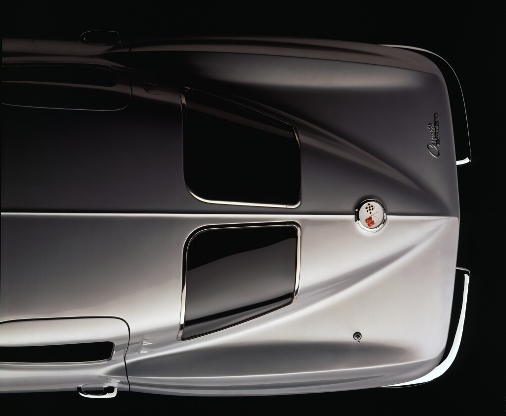 The 1963 Sting Ray's split rear windshield © General Motors