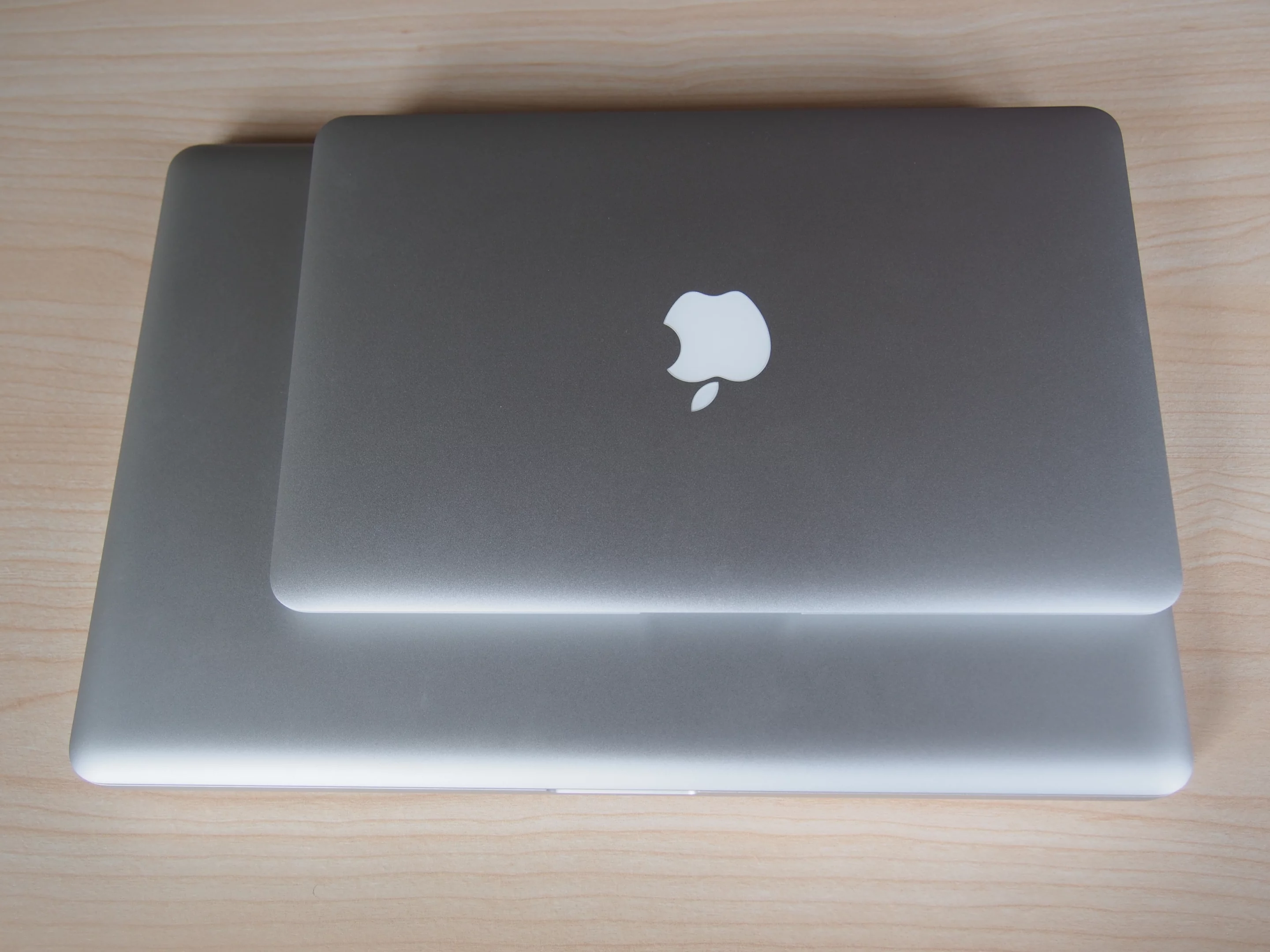 11-inch MacBook Air size, compared with 15-inch MacBook Pro (non-Retina)
