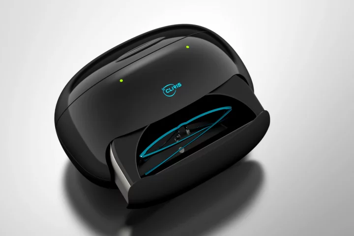 The Cliris automatic eyewear cleaner (Photo: Cliris)