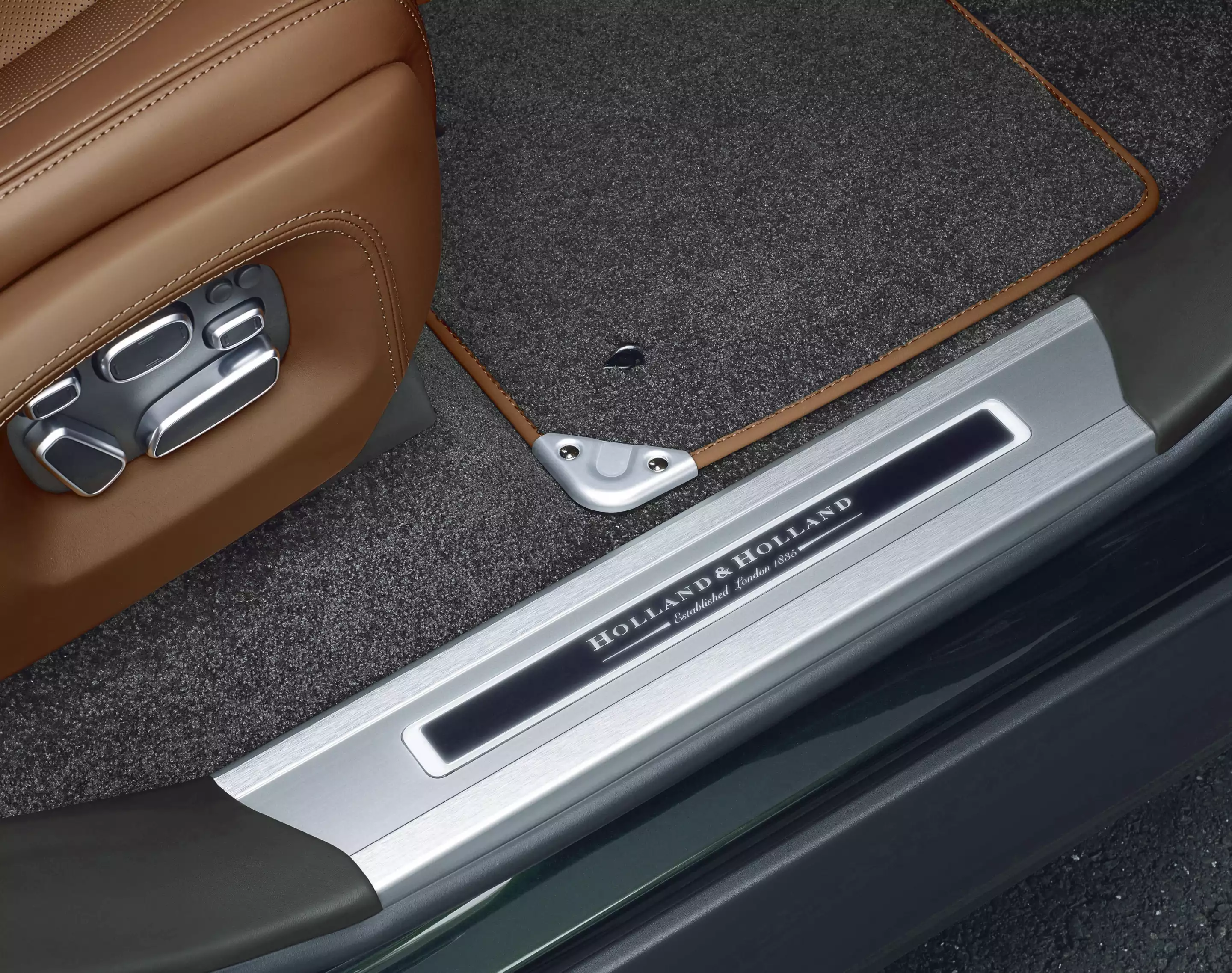 The Holland & Holland Range Rover has Holland & Holland badging