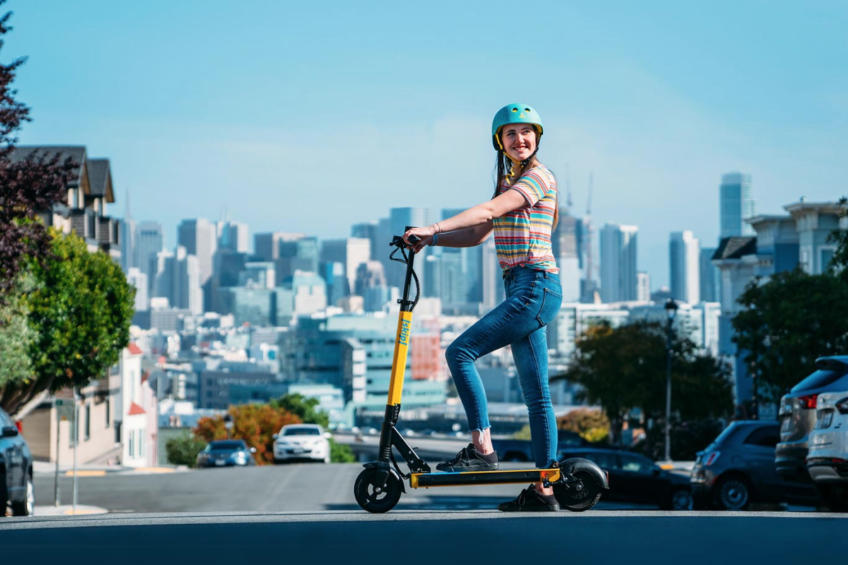 Skip’s scooters will be dockless, powering around the city at up to 18 mph (29 km/h) on a 36 V 350 W hub motor