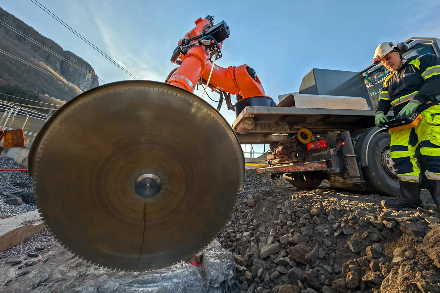 Built on the Kuka KR Fortec 480 platform, Smart Productions has made an equally terrifying and useful tool for cutting rock, concrete, and steel with surgical precision