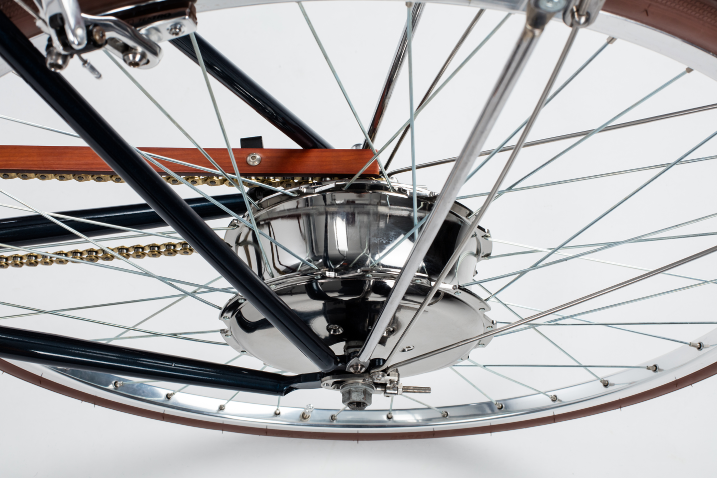 The heart of the Velocipede Fogliaverde design is the Zehus Bike+ electric drive