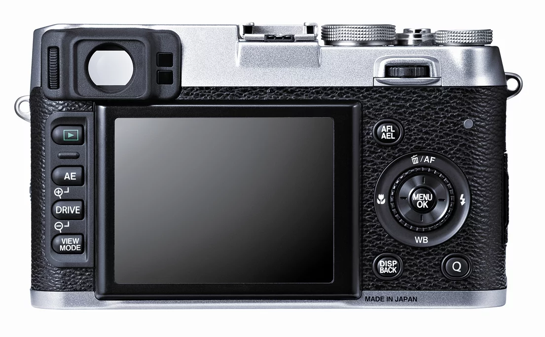 The X100S has a 460,000 dot, 2.8-inch Premium Clear LCD panel with a wide viewing angle