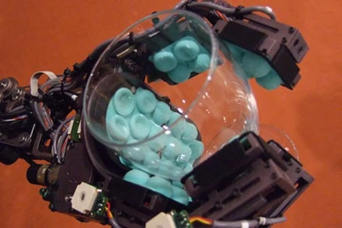 While at MIT, Robot Rebuilt's founder Torres-Jara built a robot with highly sensitive hands, called Obrero