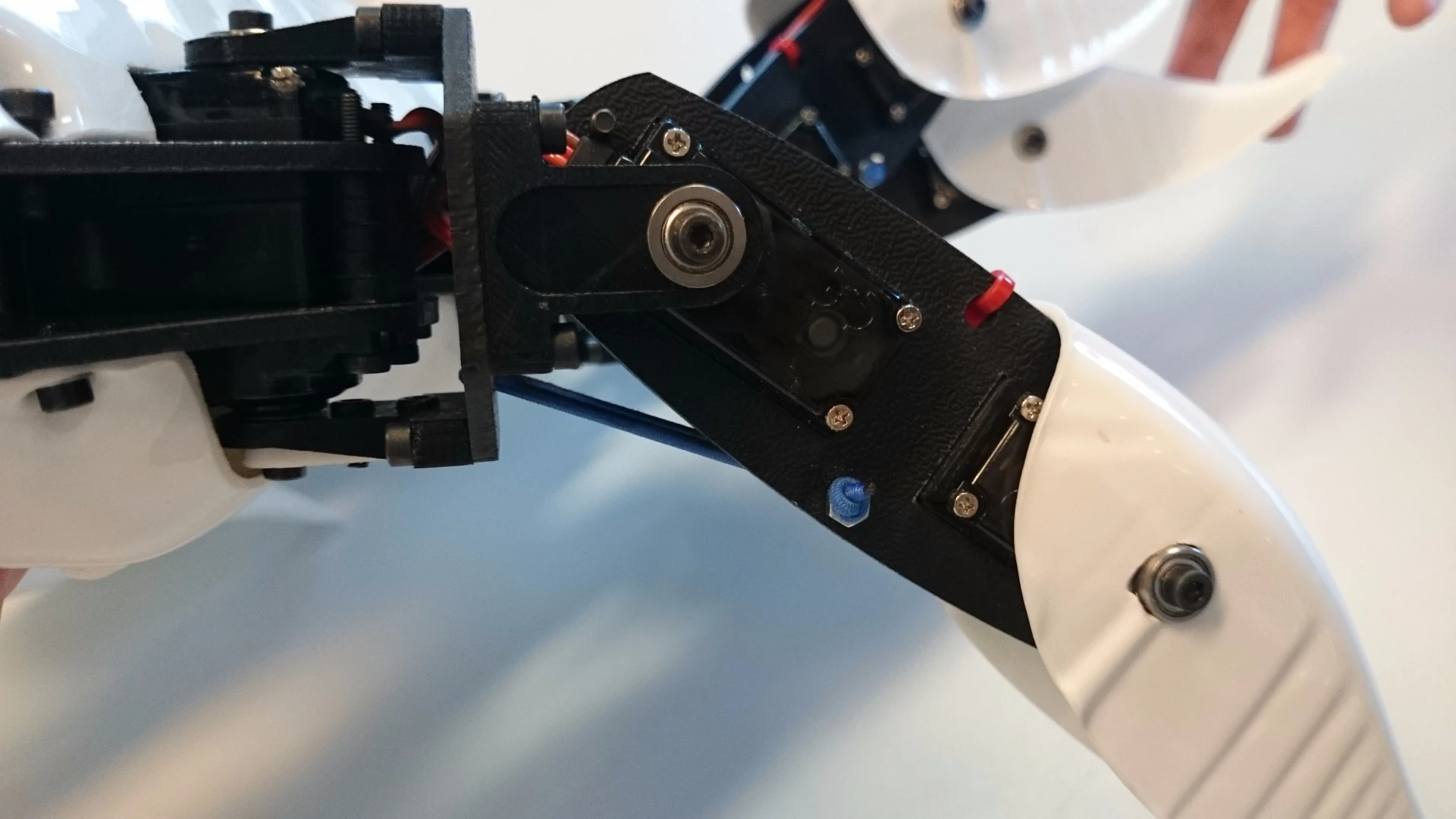 The modules that make up the legs were 3D-printed