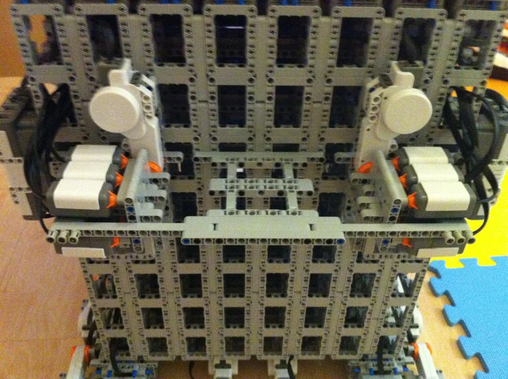 Main directional switching unit controlling 6 NXT's and 12 motors