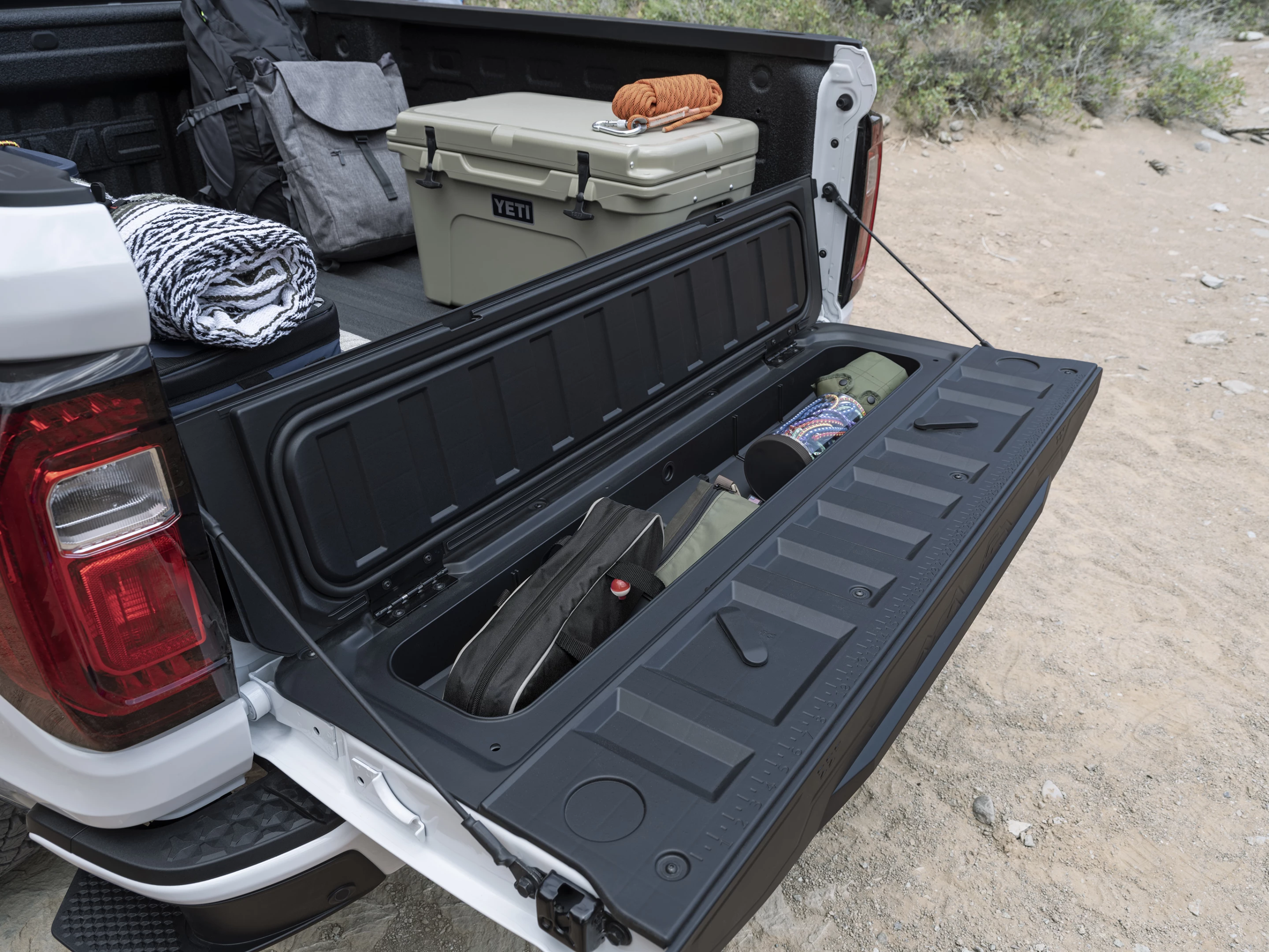 2023 GMC Canyon tailgate storage