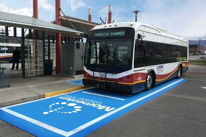 Momentum's 200 kW wireless charging system automatically starts topping up the Transit Link e-bus when parked in the blue area