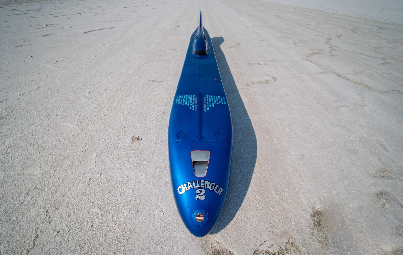 The Challenger 2 streamliner is powered by two dry block nitro-fueled Hemi V8 engines that pump out 2,500 hp (1,800 kW) apiece