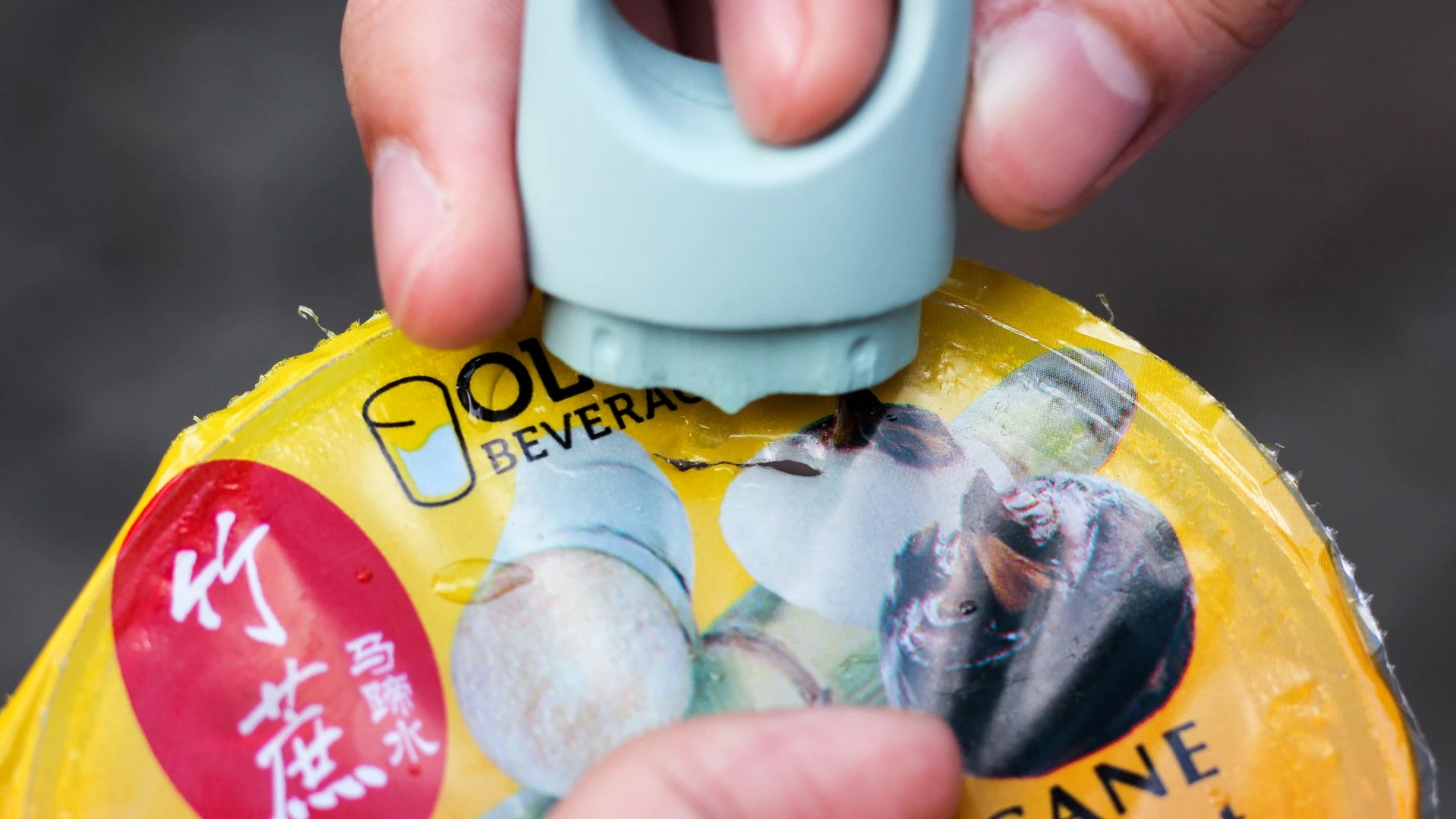The Chew straw's carry case lid can cut open lids of drinks