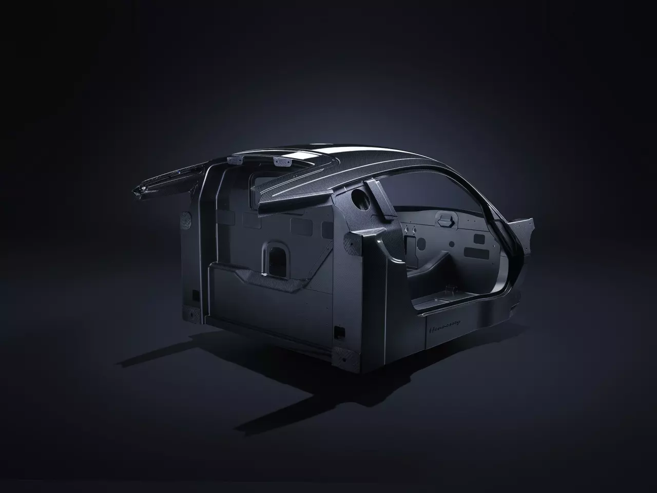 The entire carbon frame weighs just 190 pounds