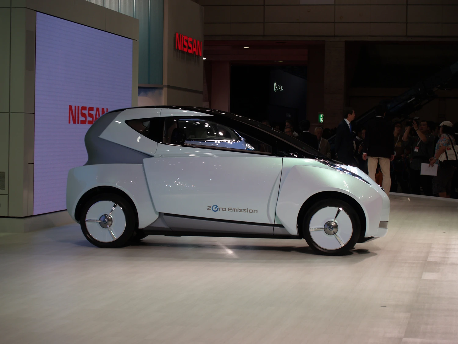 Nissan's LandGlider