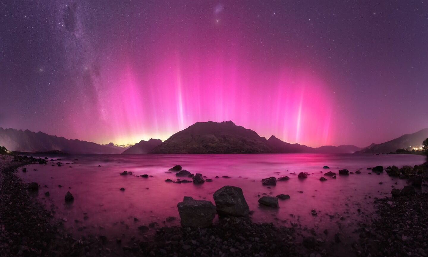 Aurorae Winner: Queenstown Aurora © Larryn Rae (New Zealand). Aurora Australis captured over the mountains in Queenstown, New Zealand.