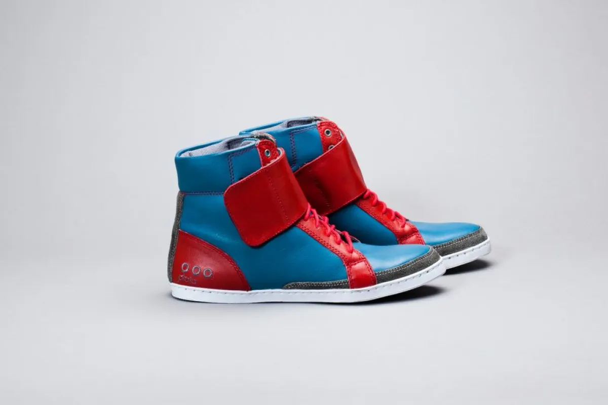 The sneakers are made with organic cotton and latex from Peru