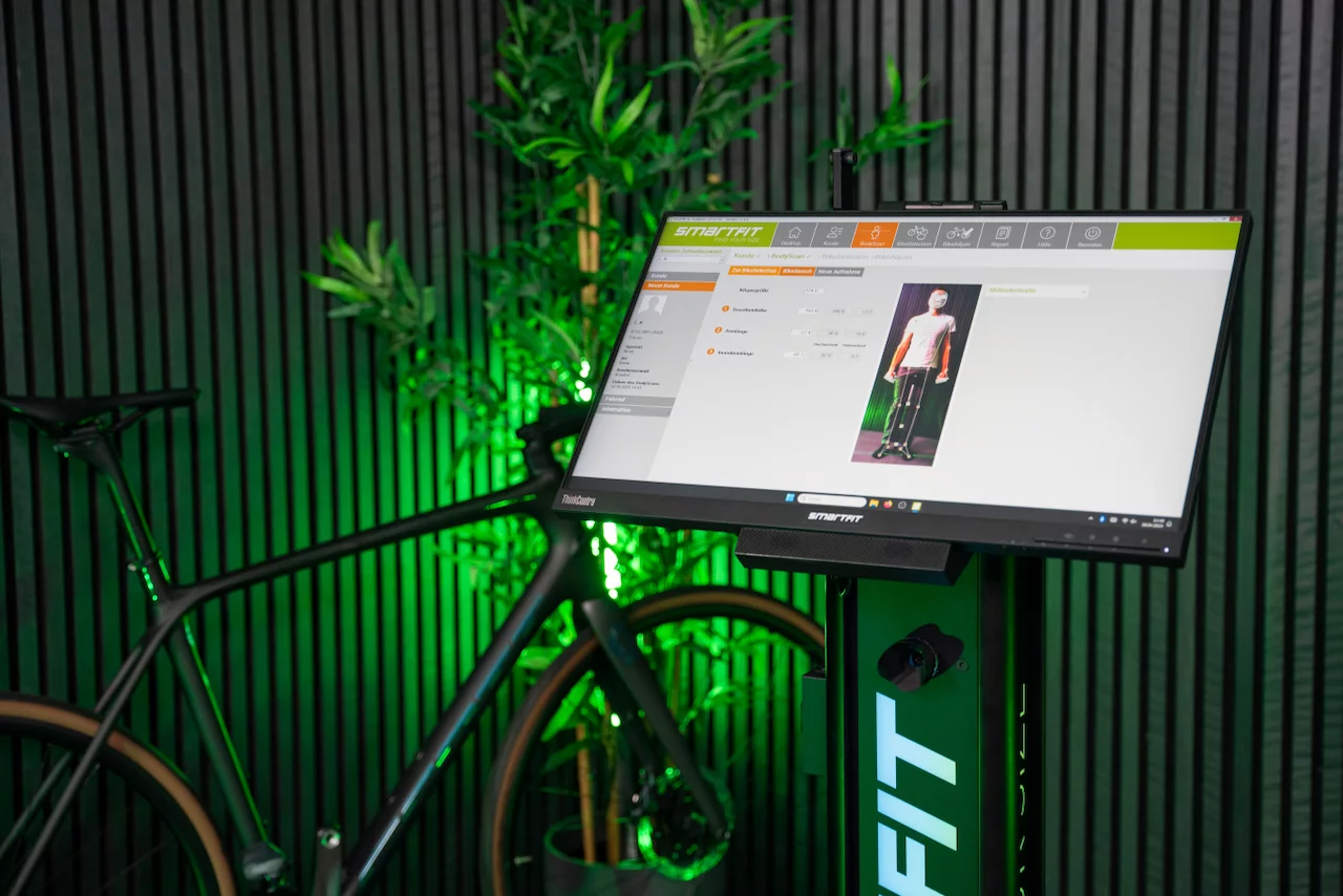 The Smartfit Q2 kiosk builds a custom wireframe model of each customer