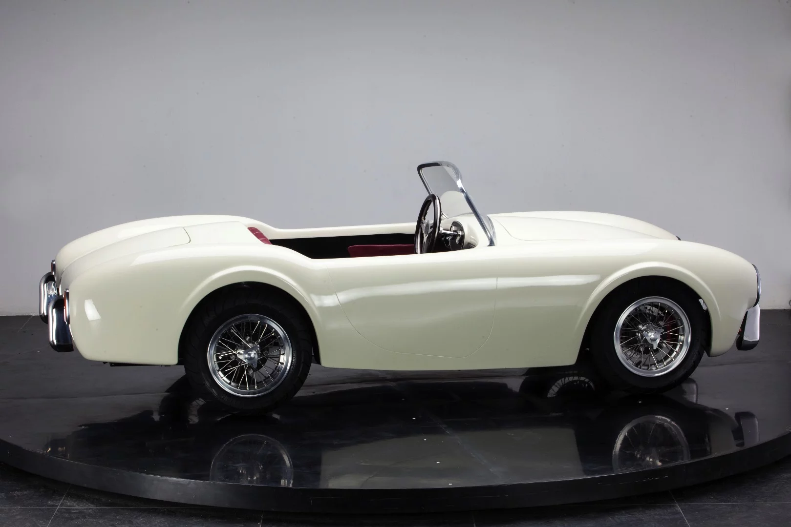 The ex-factory retail prices for the Cobra 289 is £7,999, US$12,399 or €11,299 depending on the customer 's preferred currency, with shipping costs on top of that