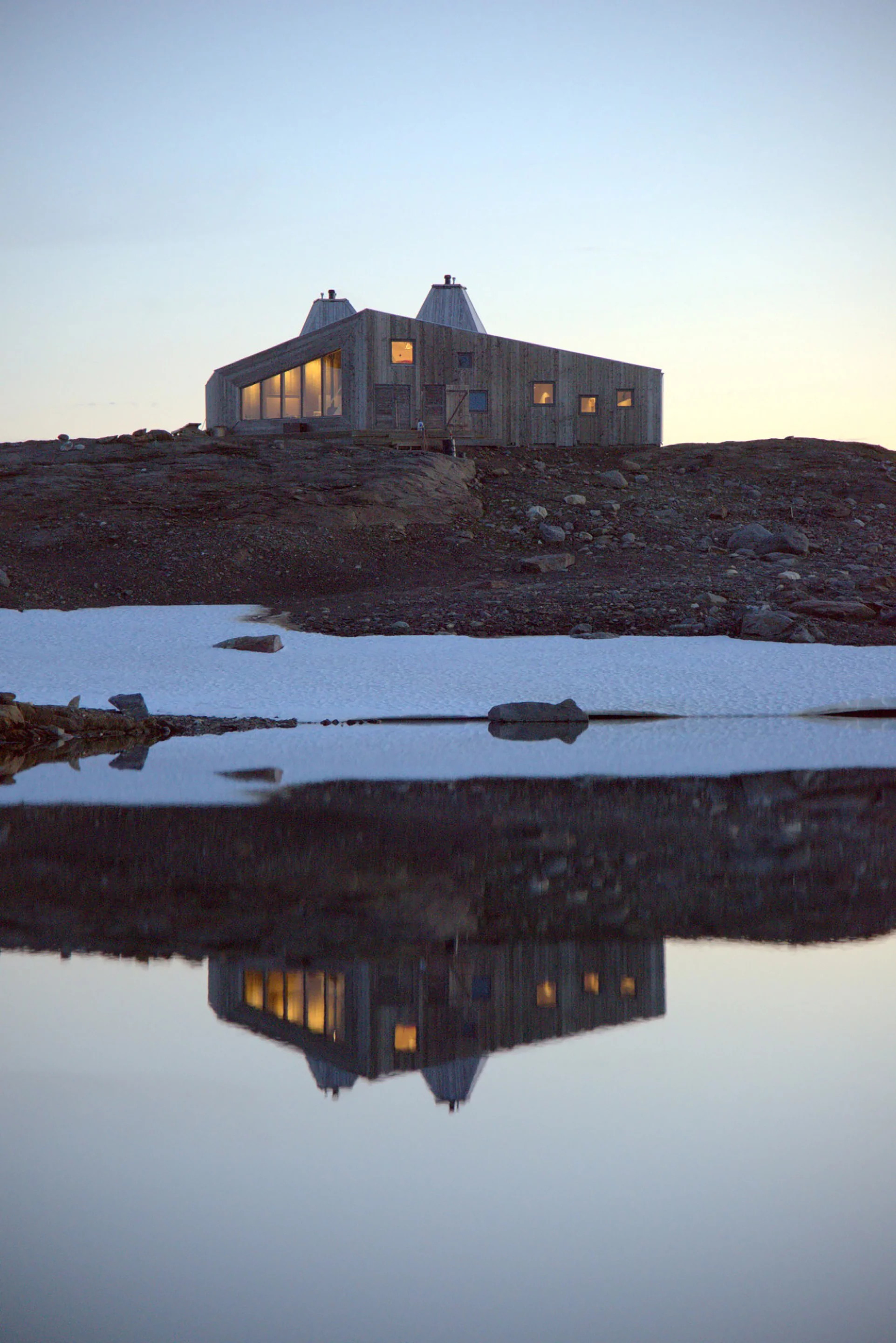 Owing to its location, the Rabot Tourist Cabin will be battered by nature's worst (Photo: Svein Arne Brygfjeld)