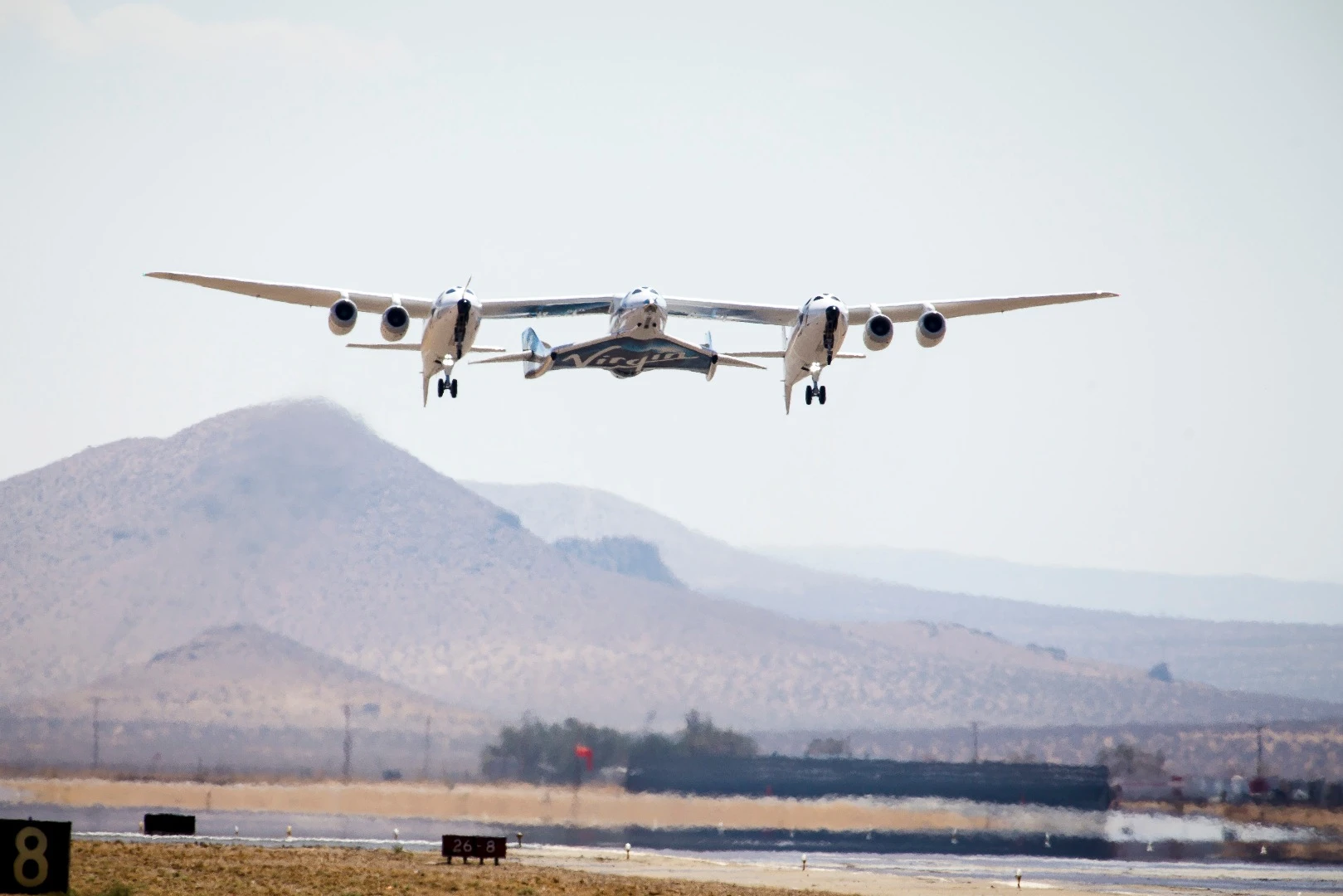 VSS Unity and VSS Eve taking off