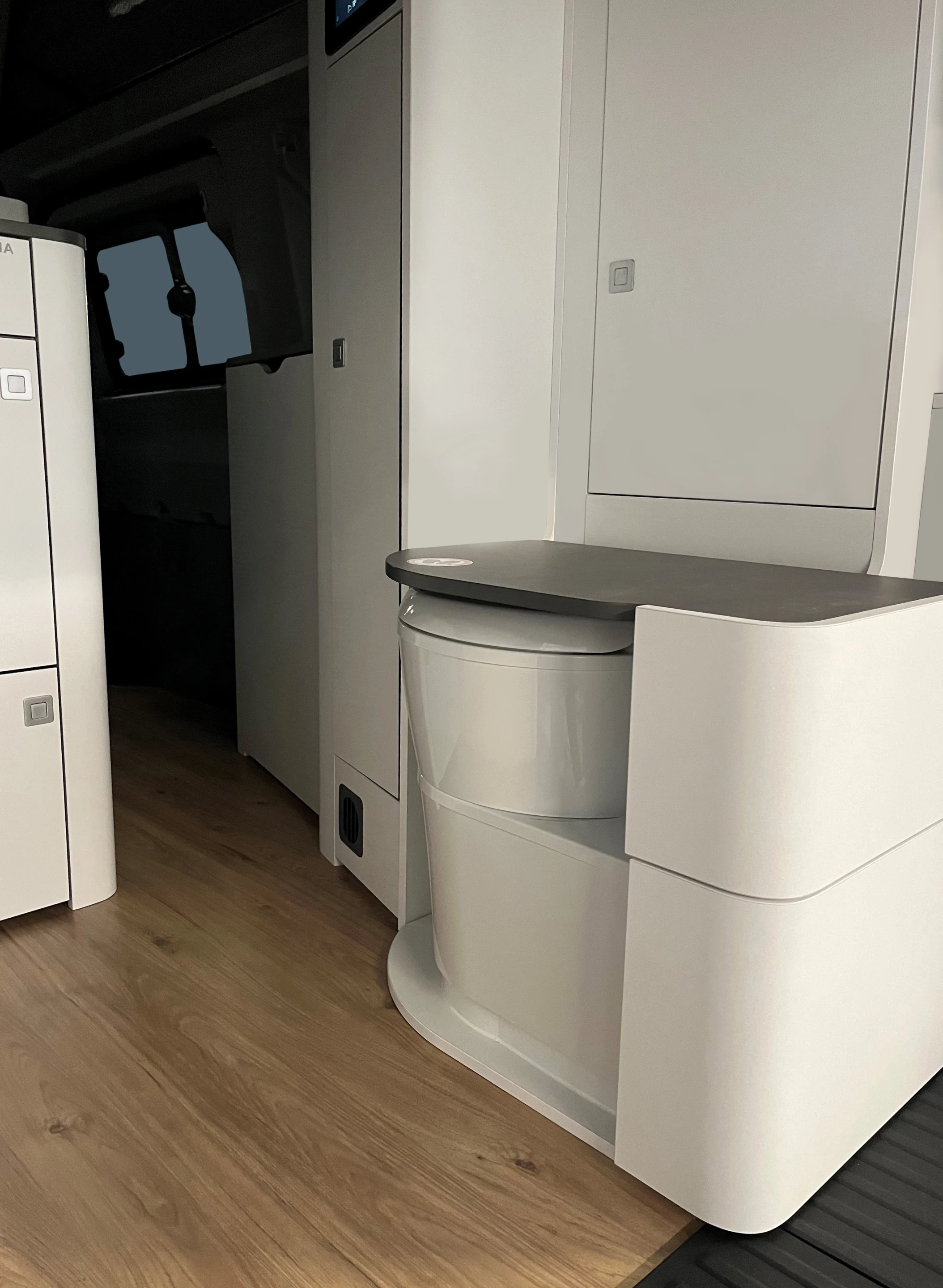 Weltpremiere auf der CMT in Stuttgart: der neue Ford Nugget mit langem Radstand (L2) und festintegrierter Toilette Foto: Ford