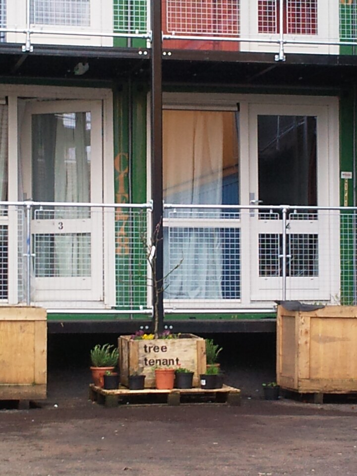 Though we're big fans of shipping container-based architecture here at Gizmag, living in a large metal box does have some drawbacks (Photo: James Farell)