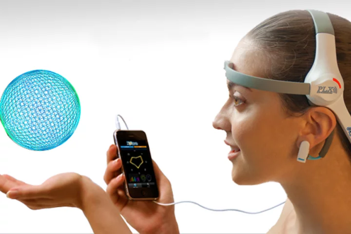 XWave is an iPhone/iPod touch/iPad compatible device that detects brainwaves