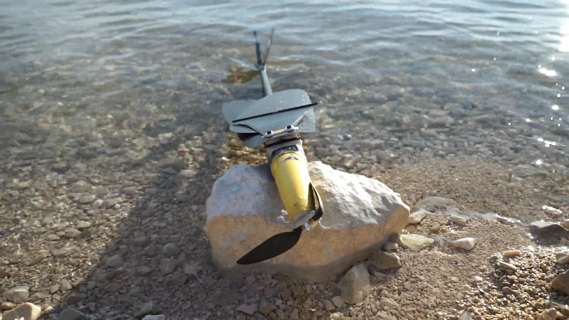 The AquaMav with uses retractable wings to enter and exit the water