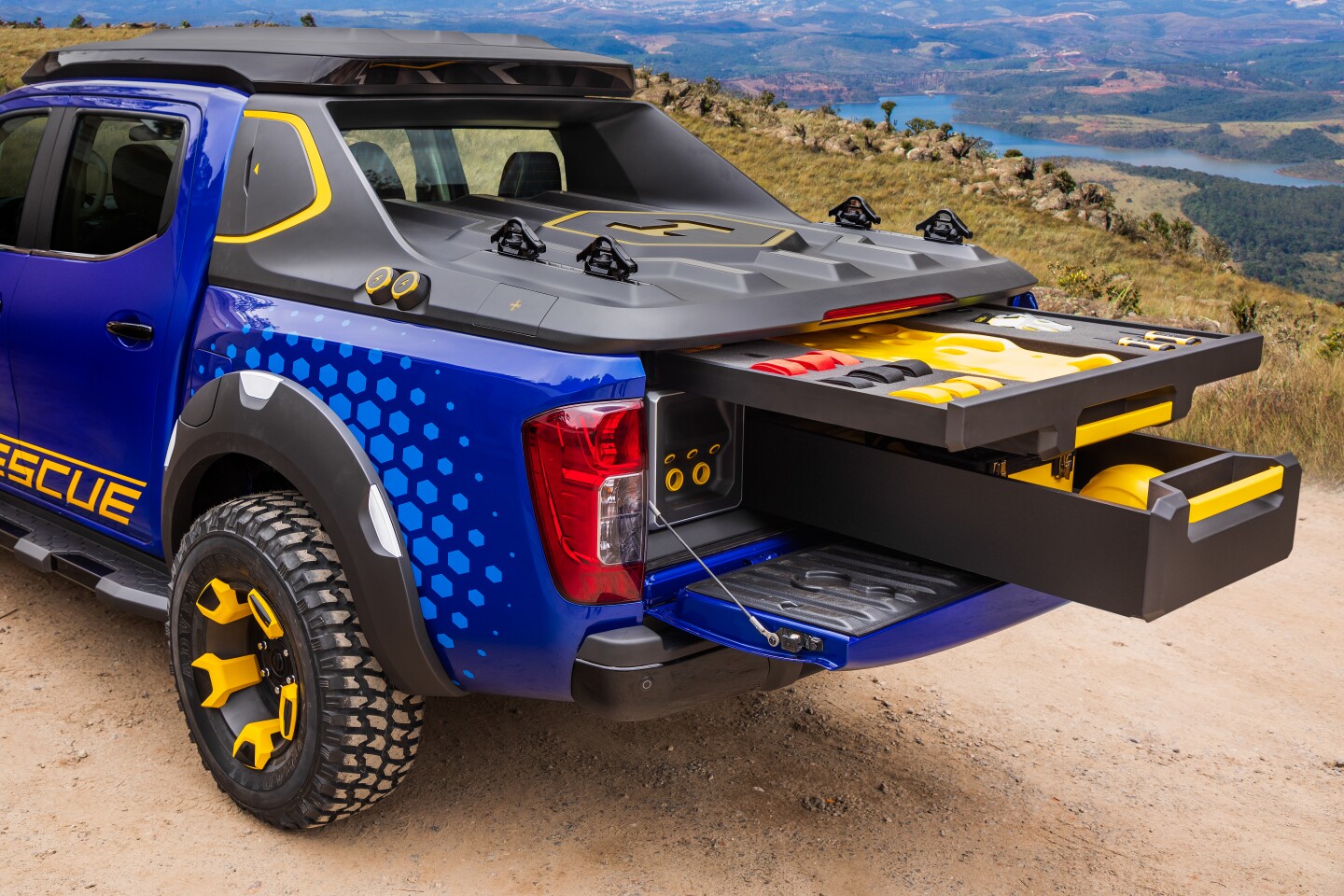 A look inside the Nissan Frontier Sentinel's drawers