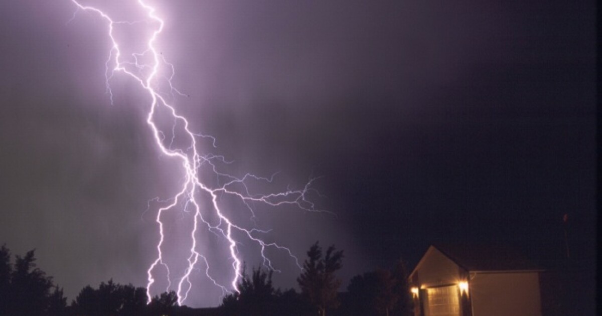 Scientists hope to collect electricity from the air