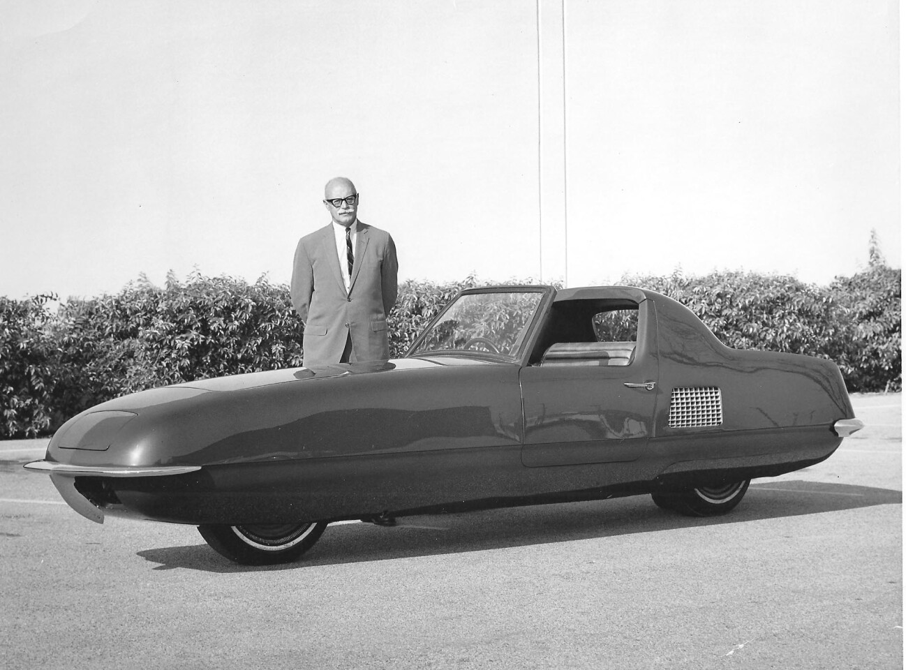 Designer Alex Tremulis with the Gyro-X