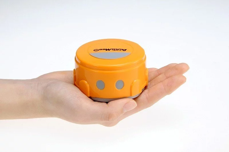 Takara Tomy's miniature "robot" cleaner costs about fifteen bucks and runs on one AA battery